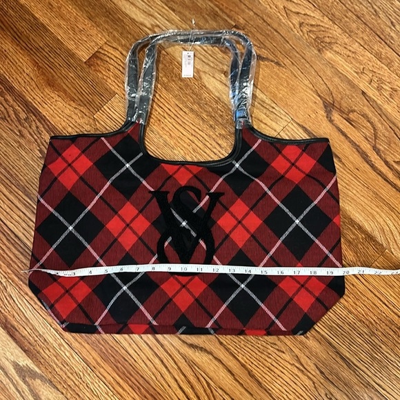 Victoria’s Secret holiday Tartan tote bag NWT - Picture 2 of 4